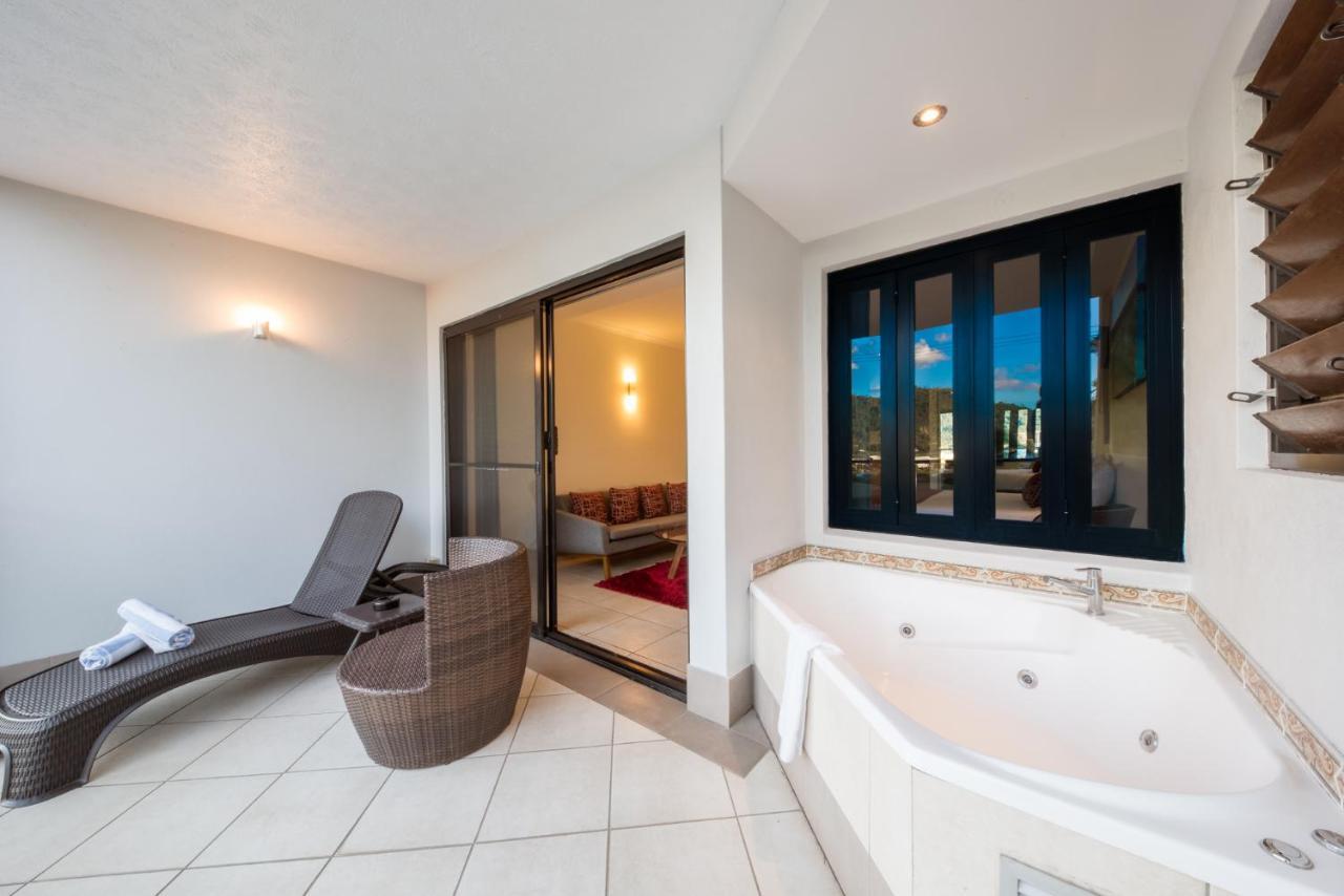 Aparthotel At Waterfront Whitsunday Retreat - Adults Only Airlie Beach Exterior foto