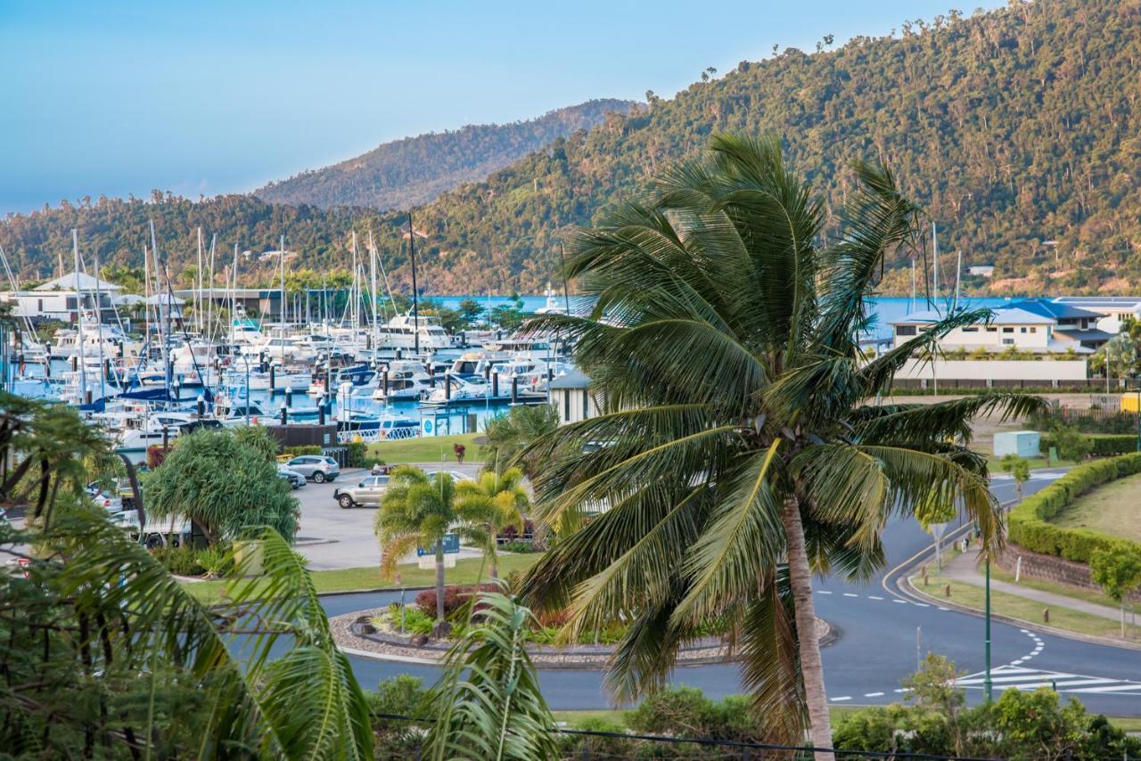 Aparthotel At Waterfront Whitsunday Retreat - Adults Only Airlie Beach Exterior foto