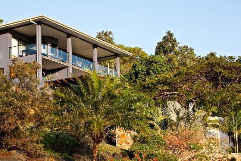 Aparthotel At Waterfront Whitsunday Retreat - Adults Only Airlie Beach Exterior foto