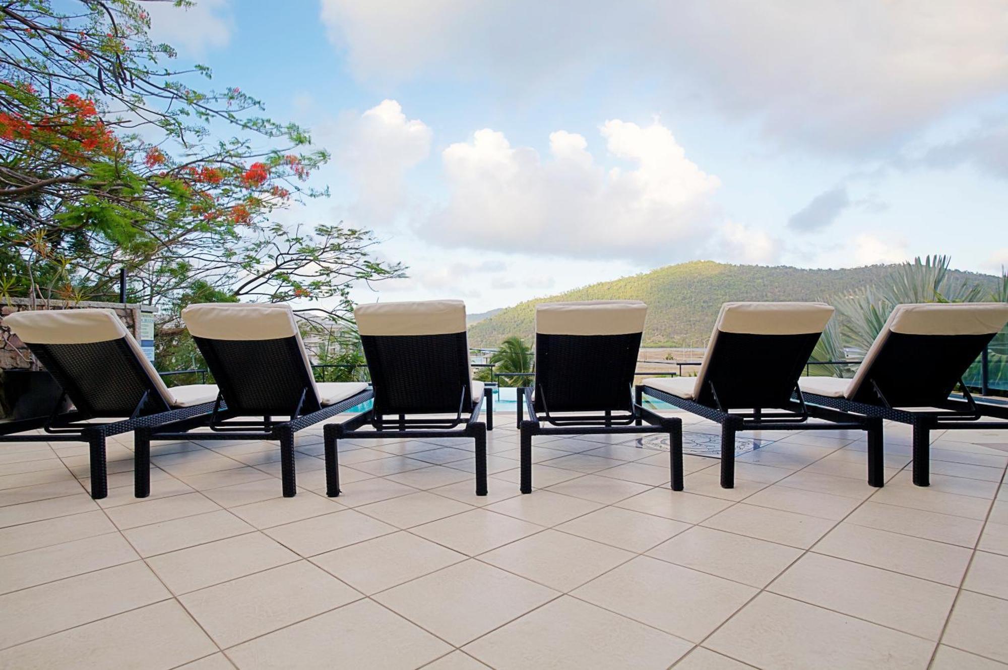 Aparthotel At Waterfront Whitsunday Retreat - Adults Only Airlie Beach Exterior foto