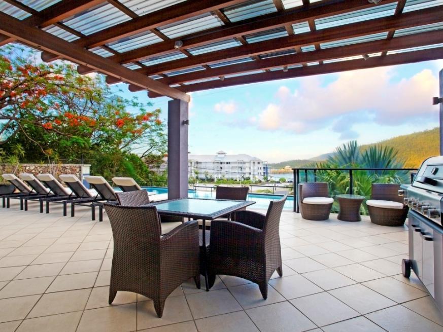 Aparthotel At Waterfront Whitsunday Retreat - Adults Only Airlie Beach Exterior foto