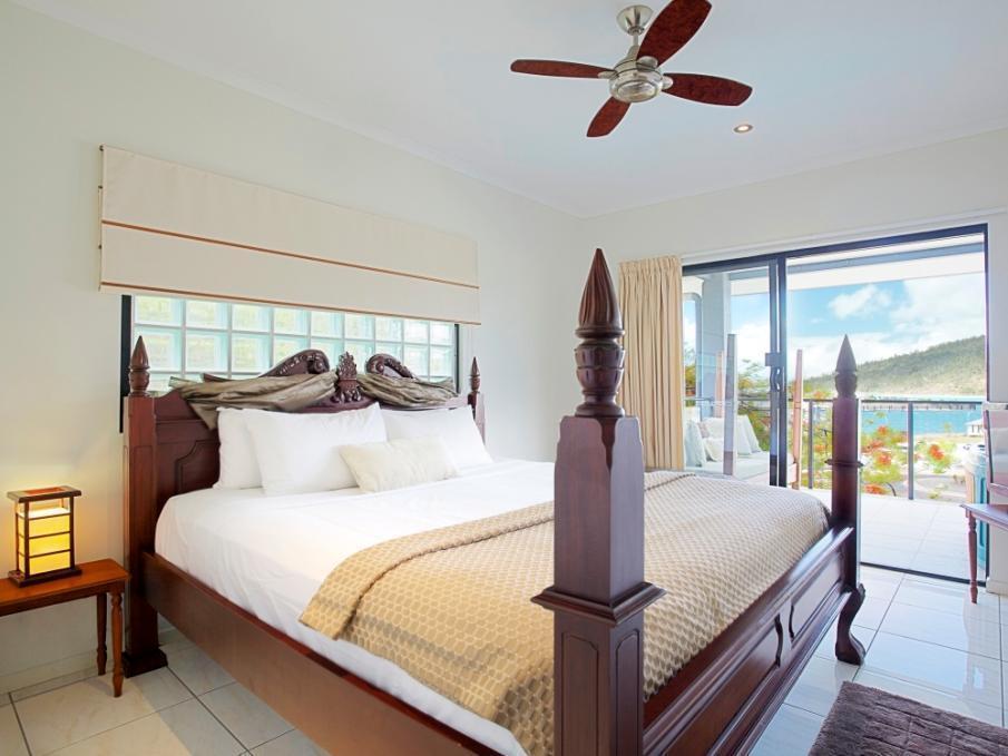 Aparthotel At Waterfront Whitsunday Retreat - Adults Only Airlie Beach Exterior foto