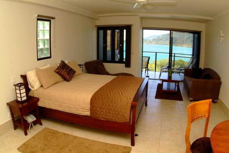 Aparthotel At Waterfront Whitsunday Retreat - Adults Only Airlie Beach Exterior foto