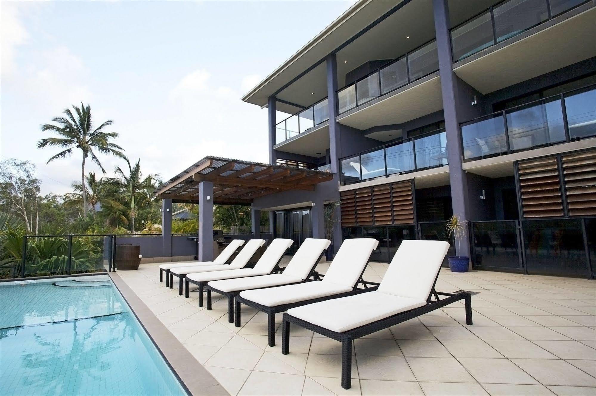 Aparthotel At Waterfront Whitsunday Retreat - Adults Only Airlie Beach Exterior foto